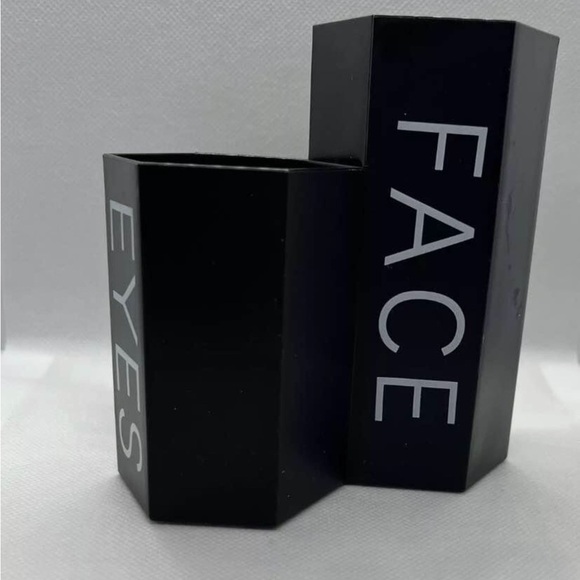 🌸 4 for $20 Face/Eyes/Lips Cosmetic Storage—3 Compartments. - Picture 5 of 6